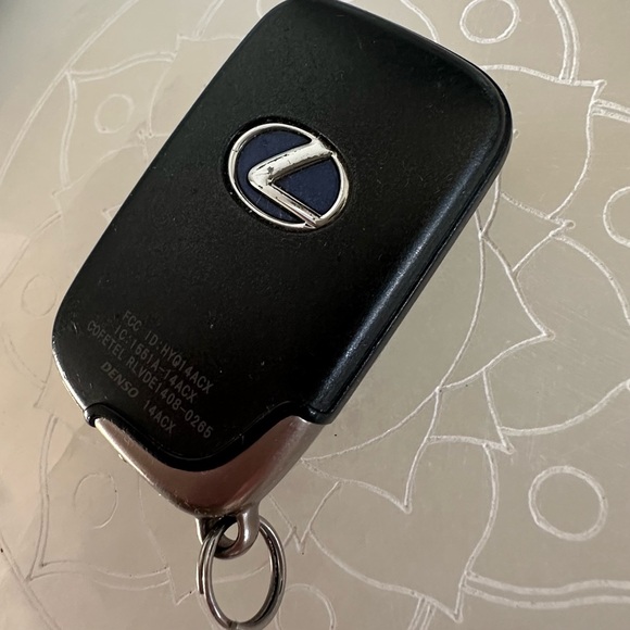 Lexus Key Fob - Picture 4 of 4
